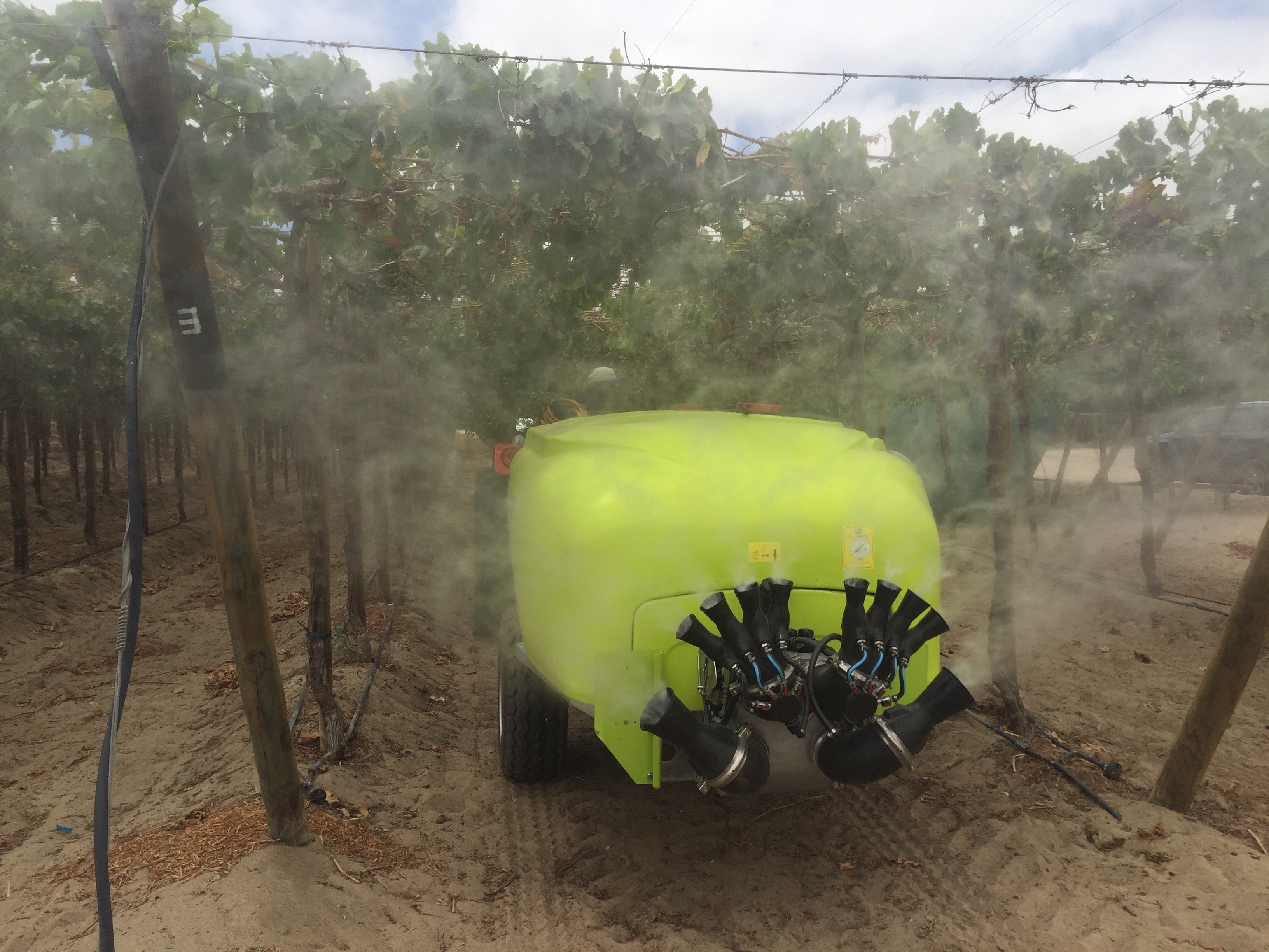 Sprayer-Canopied vineyards-Trailed -Optima Lt 1500 - Lt 2000